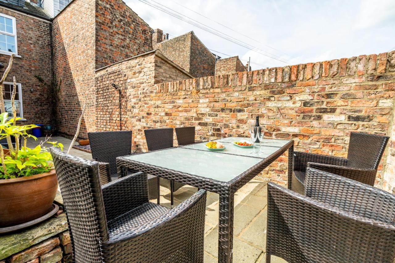 Вилла 76 Nunnery Lane Йорк Экстерьер фото